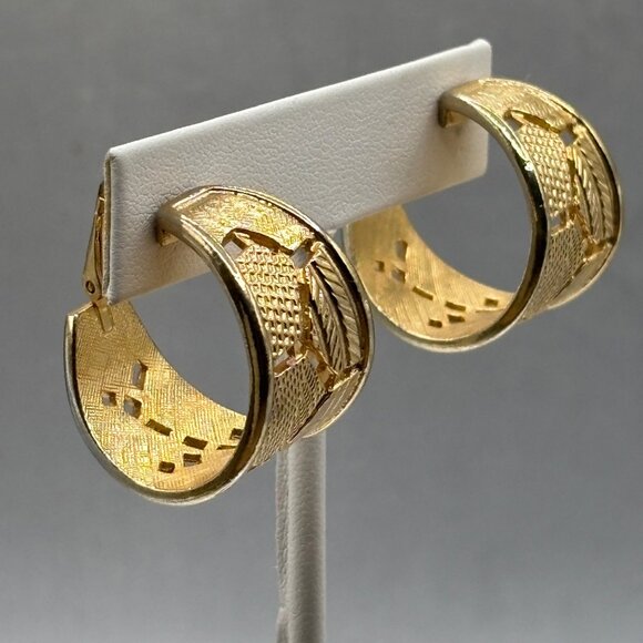 Sarah Coventry Vintage Gold-Tone Textured & Cutout Clip-On Earrings Retro - Picture 1 of 8